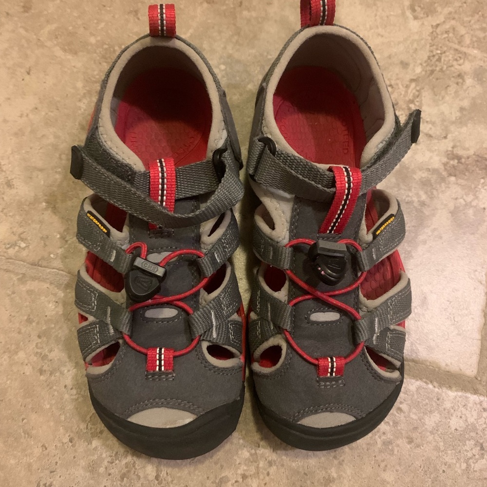 Keen shoes, like new and in great shape!